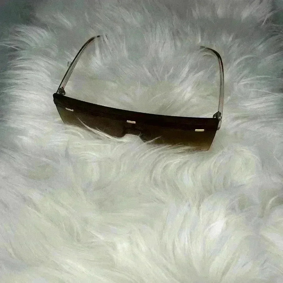 Brown Oversize Shades - Picture 3 of 5